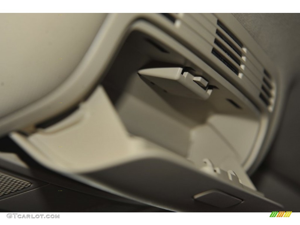 2009 CC Sport - White Gold Metallic / Cornsilk Beige Two-Tone photo #17