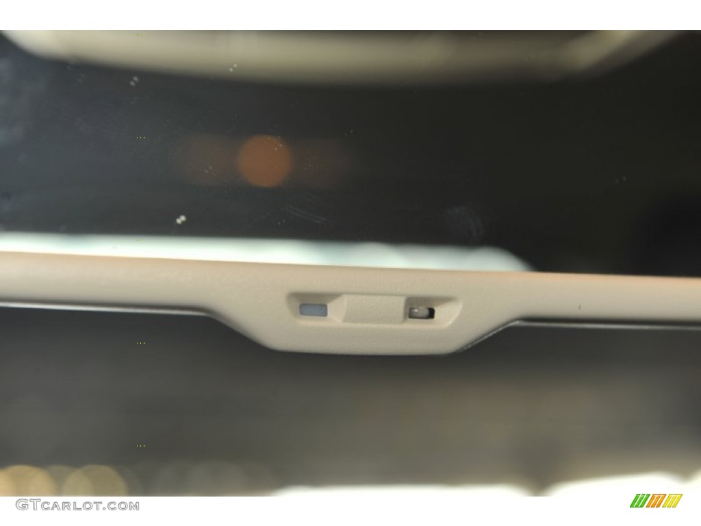 2009 CC Sport - White Gold Metallic / Cornsilk Beige Two-Tone photo #18