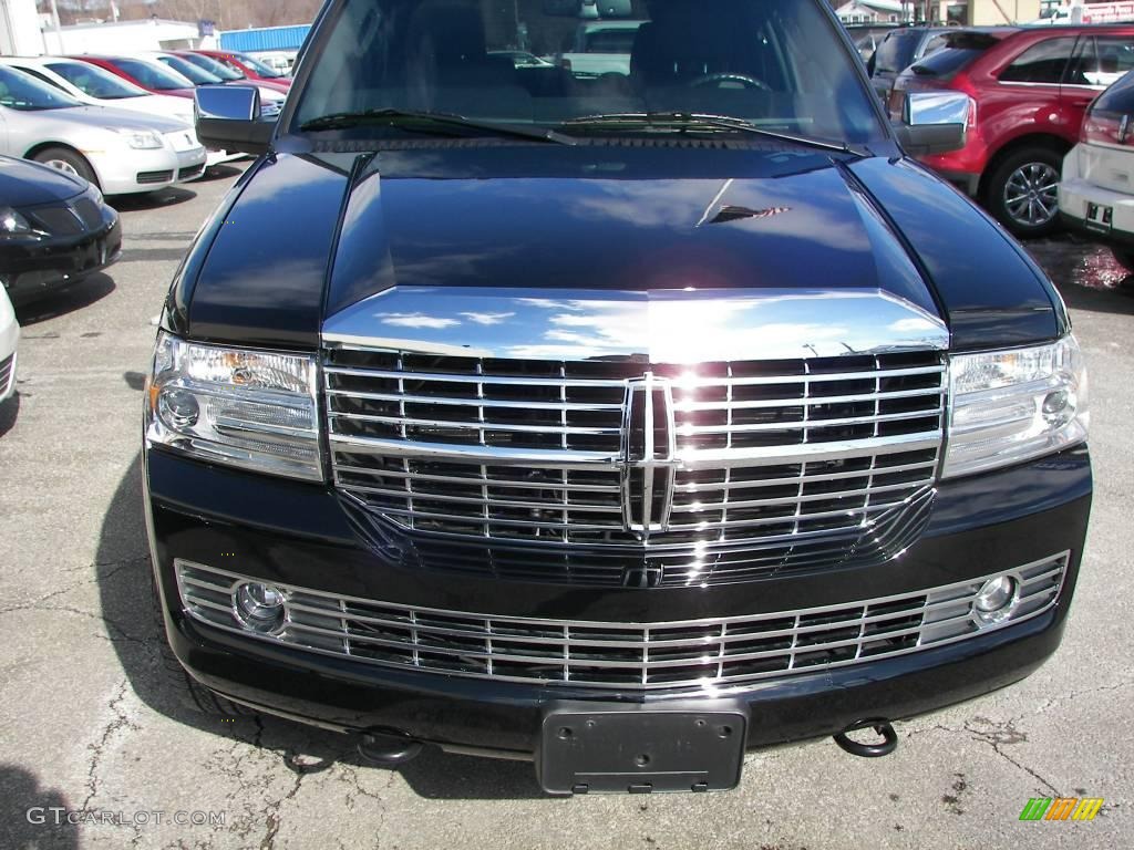 2007 Navigator Ultimate 4x4 - Black / Charcoal photo #25