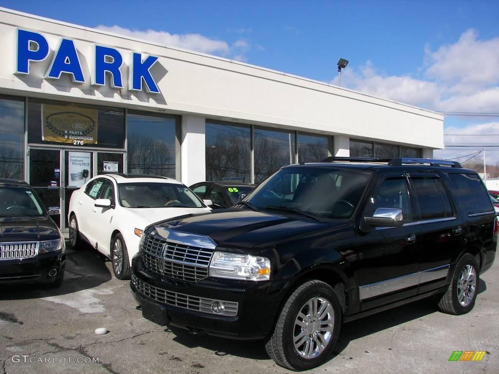 2007 Navigator Ultimate 4x4 - Black / Charcoal photo #27