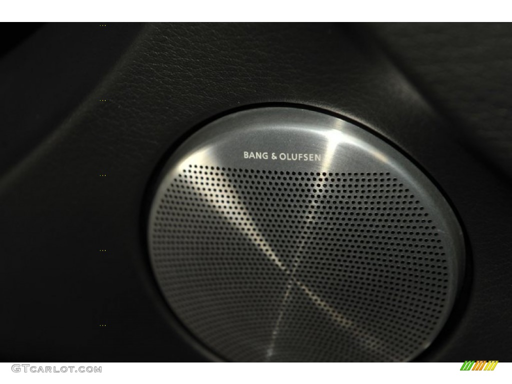 2007 Audi S8 5.2 quattro Audio System Photo #55911444