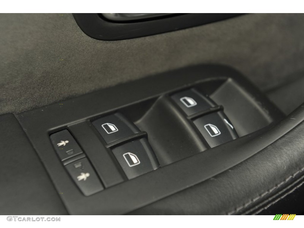 2007 Audi S8 5.2 quattro Controls Photo #55911462