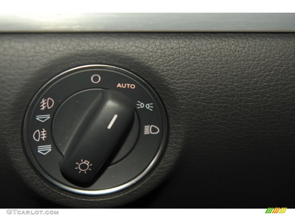 2007 Audi S8 5.2 quattro Controls Photo #55911723