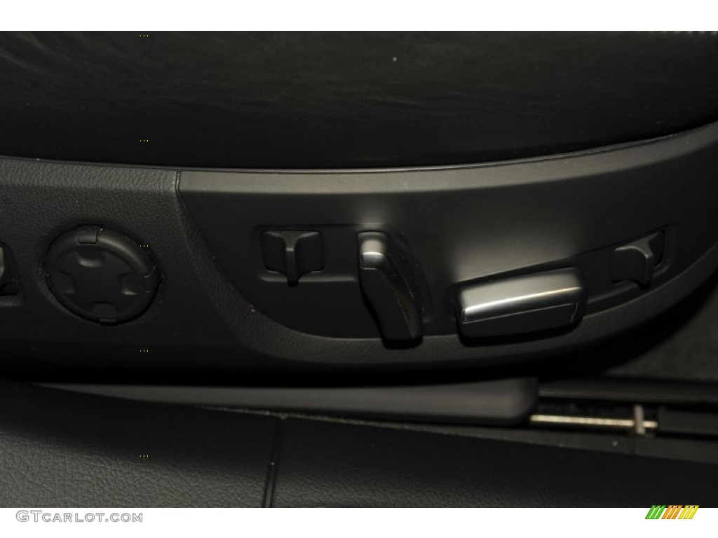 2007 Audi S8 5.2 quattro Controls Photo #55911951