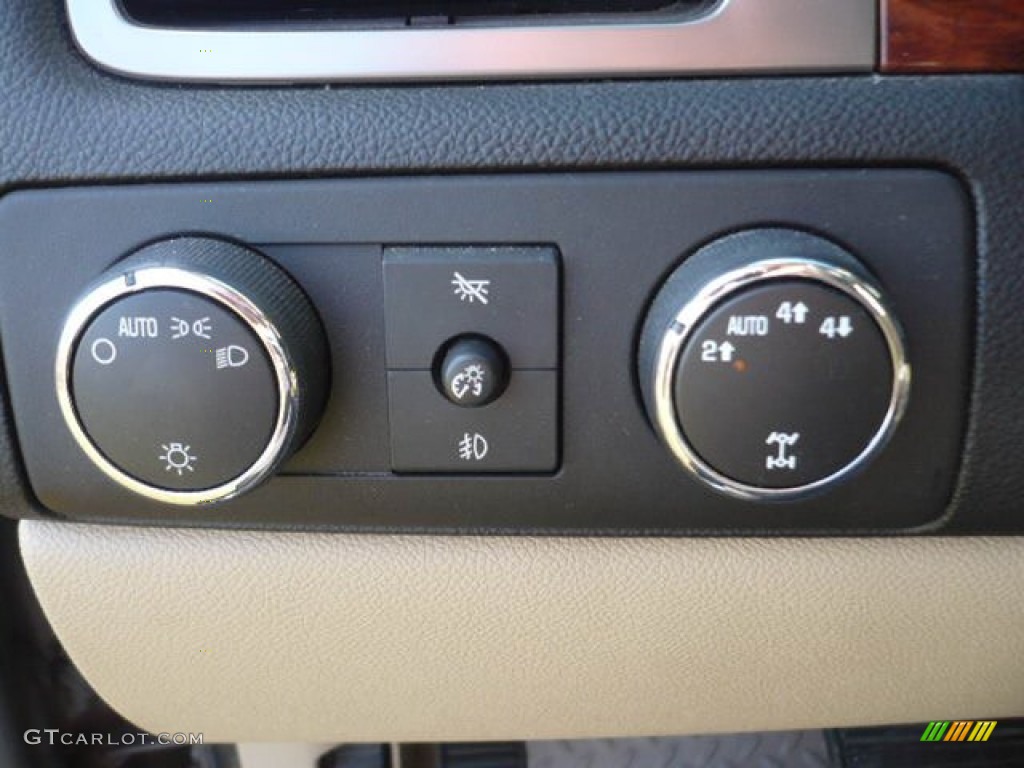 2007 Chevrolet Suburban 1500 LT 4x4 Controls Photo #55914693