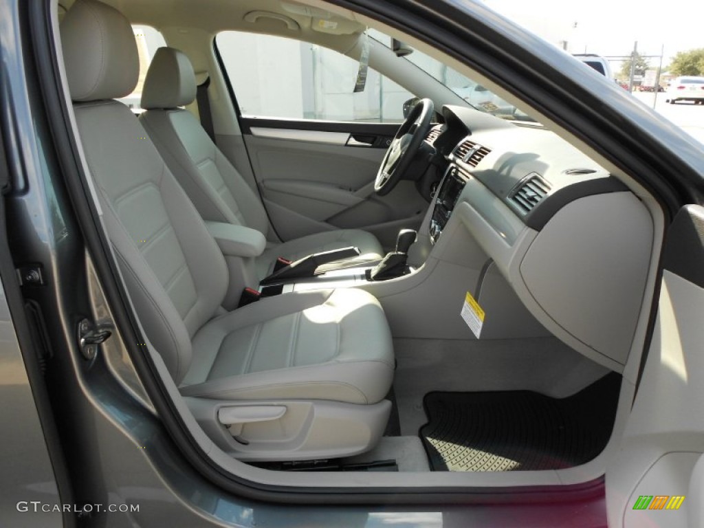 Moonrock Gray Interior 2012 Volkswagen Passat 2.5L SE Photo #55921548