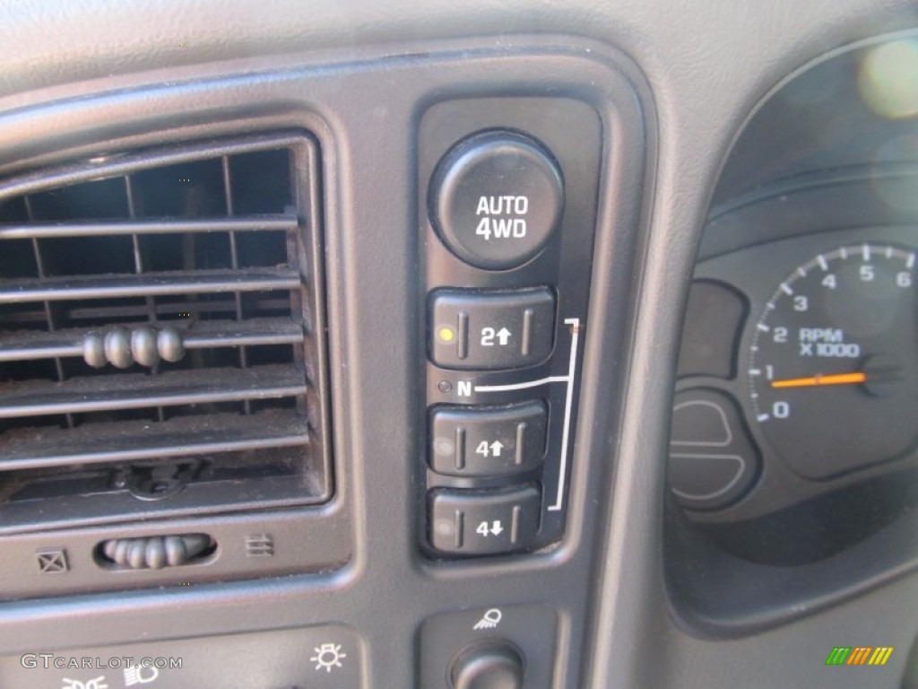 2006 Chevrolet Silverado 1500 LS Regular Cab 4x4 Controls Photo #55924047