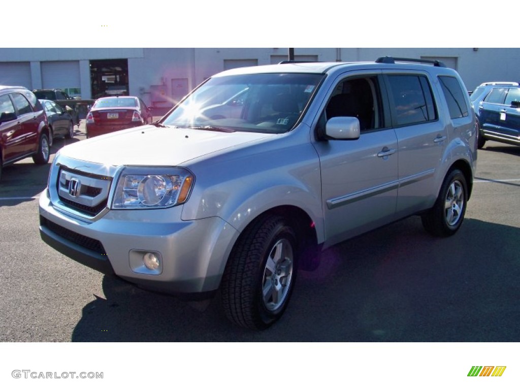 Alabaster Silver Metallic Honda Pilot