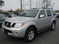 Silver Lightning - Pathfinder SE 4x4 Photo No. 1