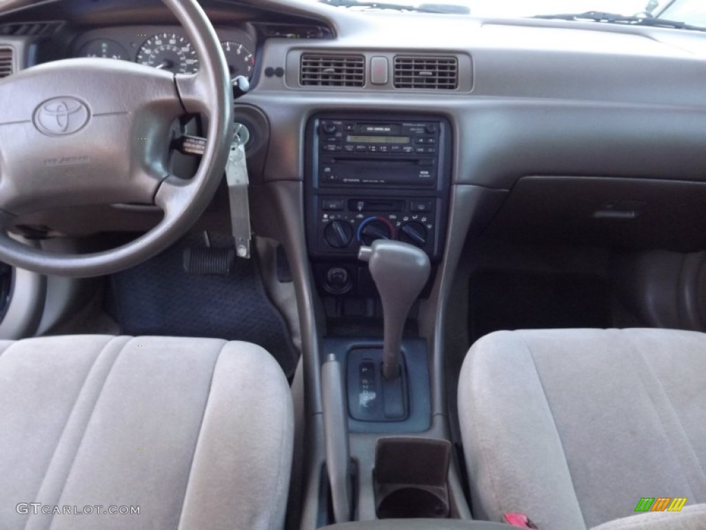 1998 Camry LE - Dark Green Metallic / Oak photo #10