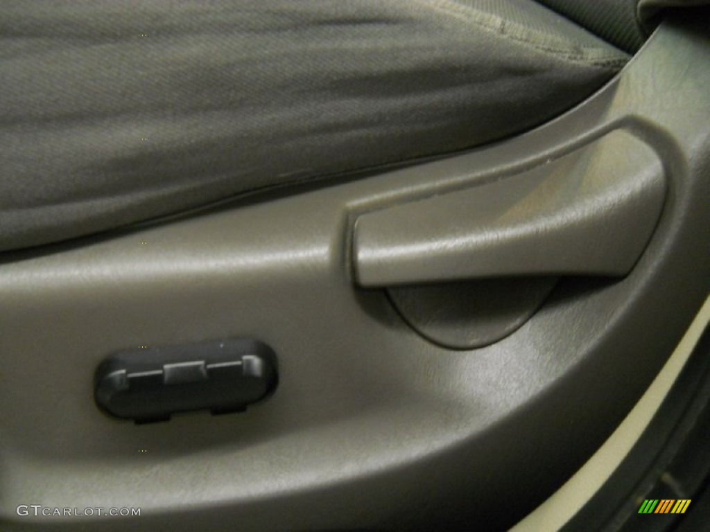 2009 Escape XLT 4WD - Sangria Red Metallic / Charcoal photo #12