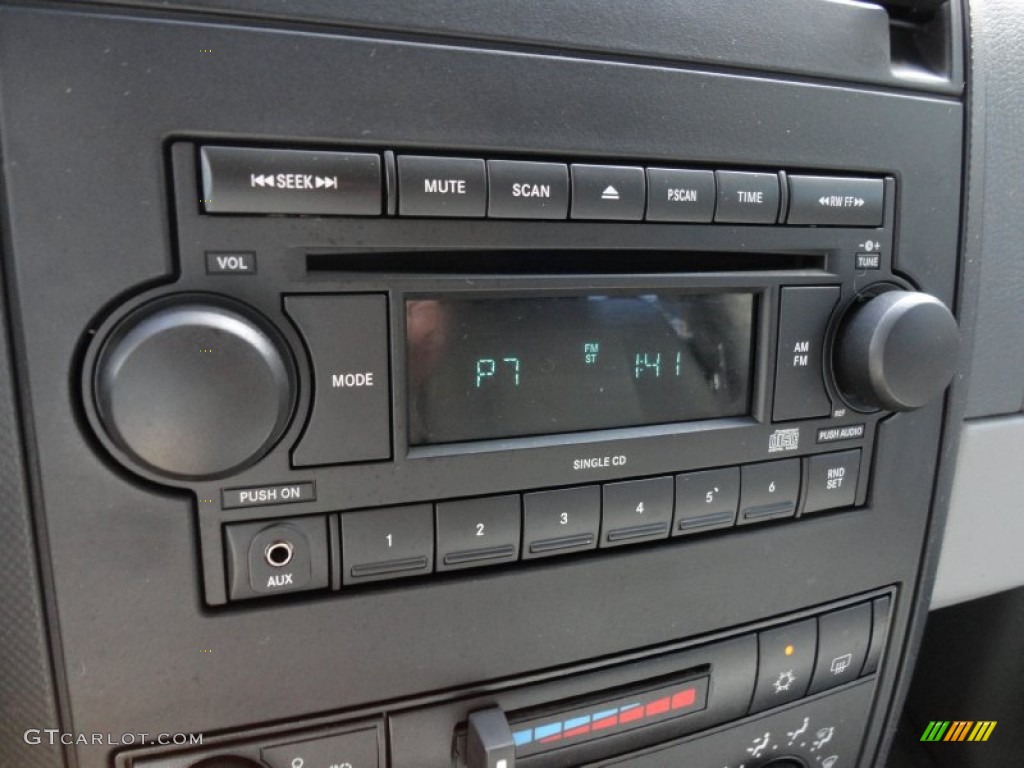 2007 Dodge Durango SXT Audio System Photo #55938465