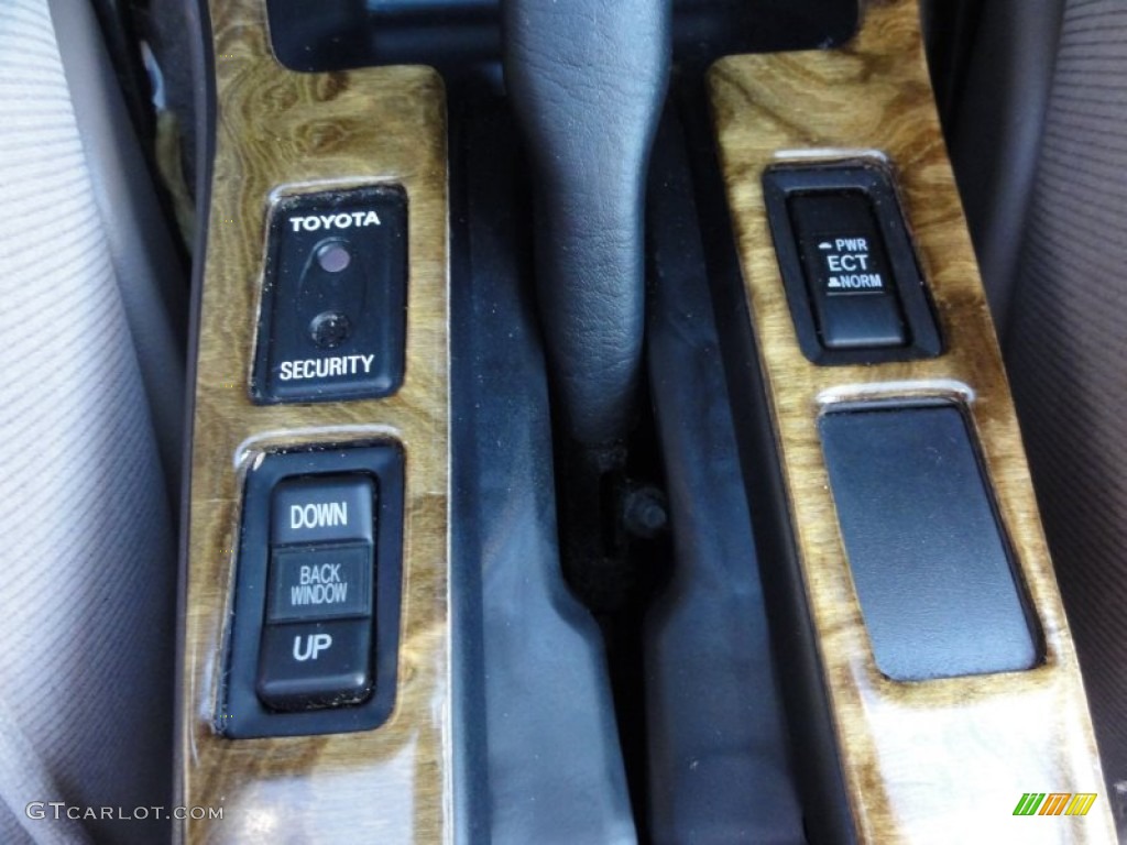1997 Toyota 4Runner SR5 4x4 Controls Photo #55940219