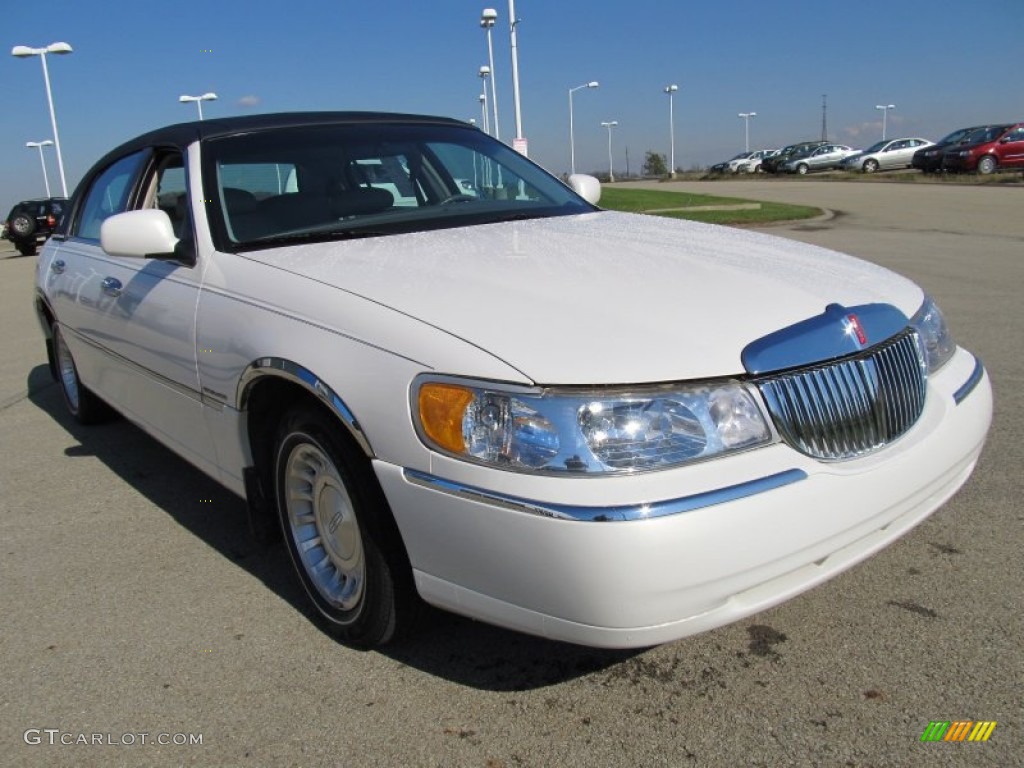 2000 Town Car Executive - White Pearlescent Tri-Coat / Medium Parchment photo #5