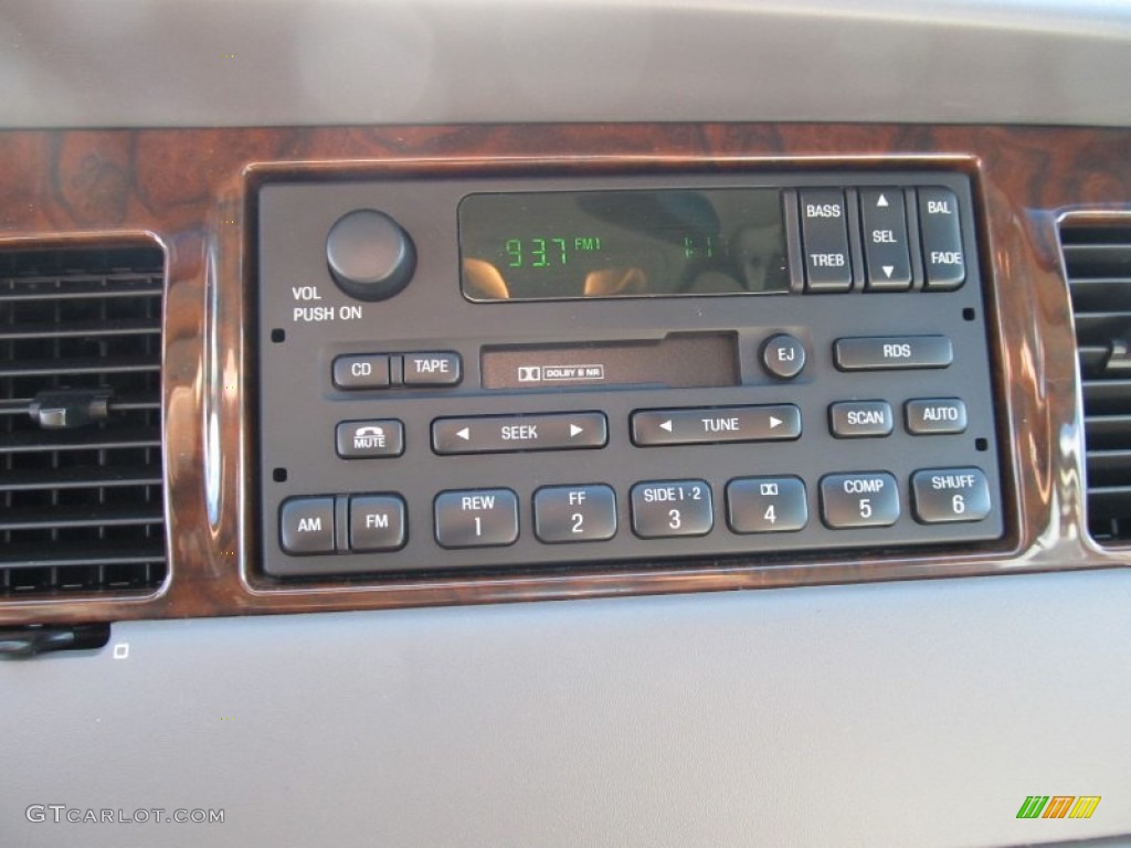 2000 Lincoln Town Car Executive Audio System Photo #55944505