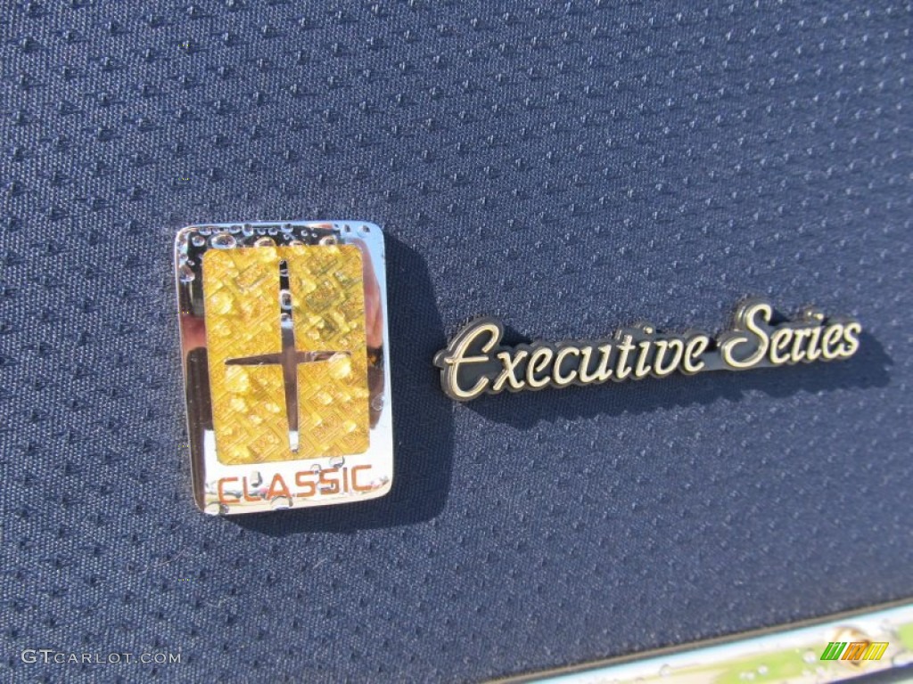 2000 Lincoln Town Car Executive Marks and Logos Photo #55944538