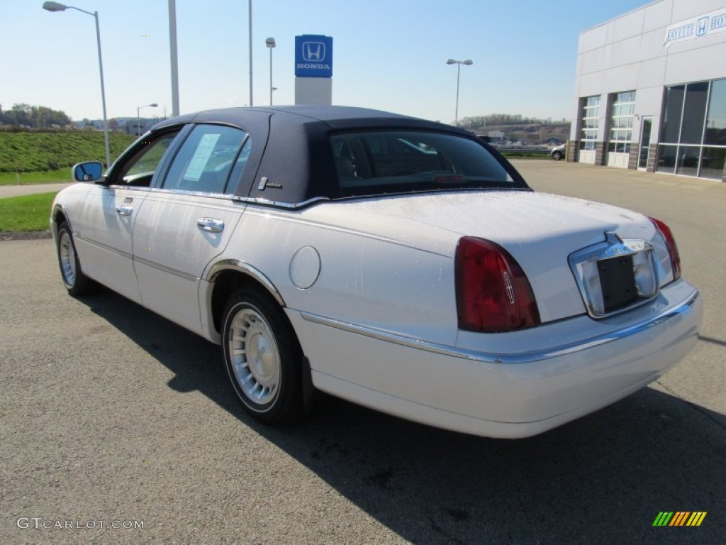 2000 Town Car Executive - White Pearlescent Tri-Coat / Medium Parchment photo #16