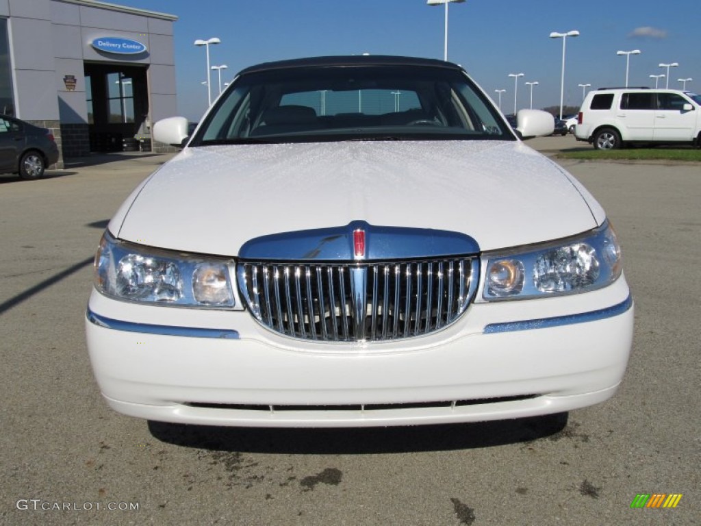 2000 Town Car Executive - White Pearlescent Tri-Coat / Medium Parchment photo #18
