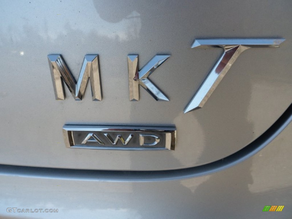 2010 Lincoln MKT AWD Marks and Logos Photos