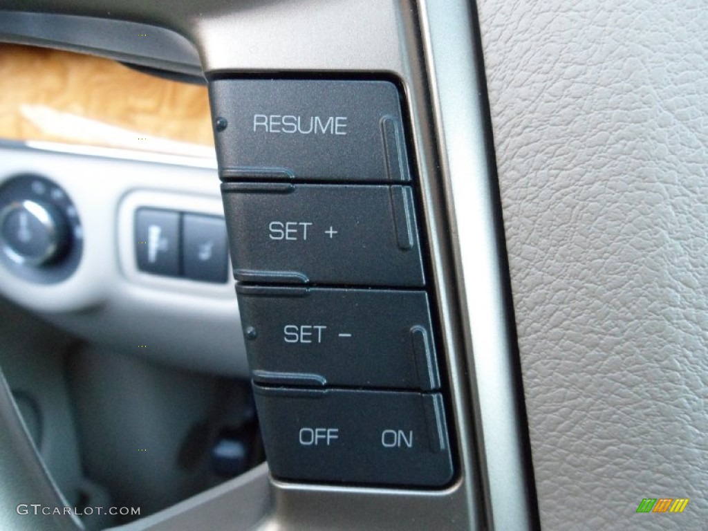 2010 Lincoln MKT AWD Controls Photo #55945288