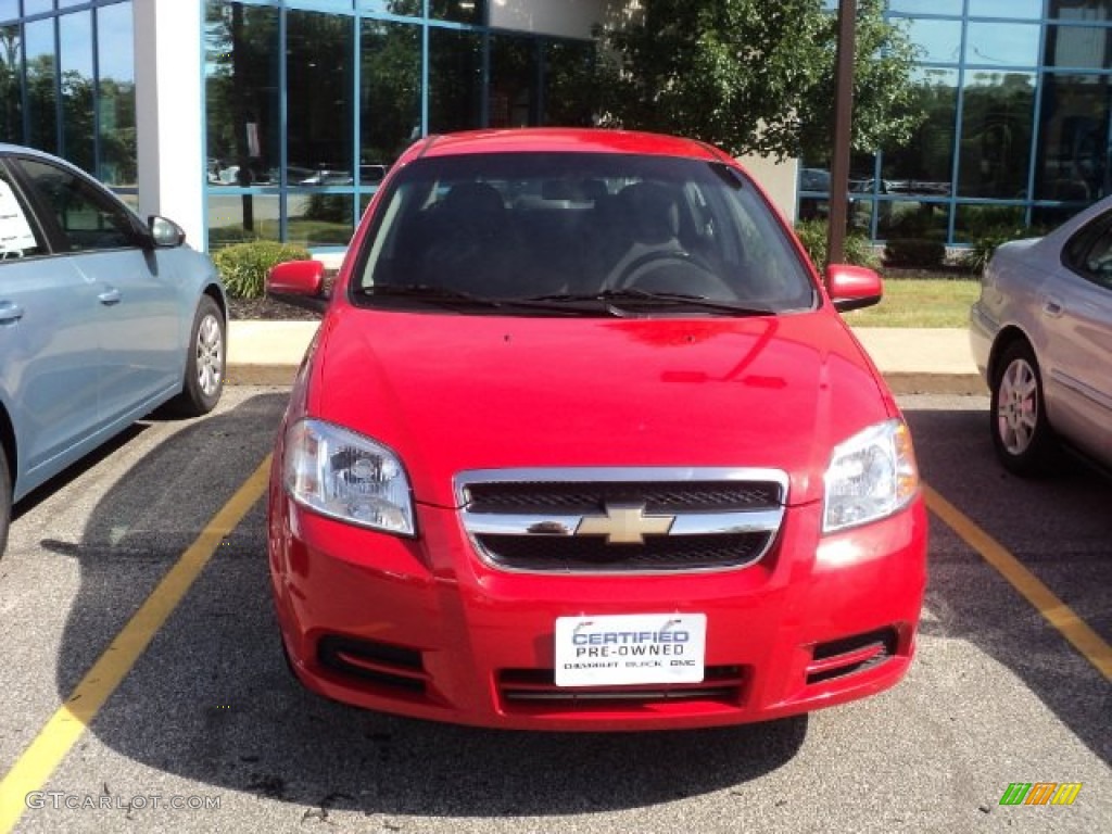 2010 Aveo LT Sedan - Victory Red / Charcoal photo #2