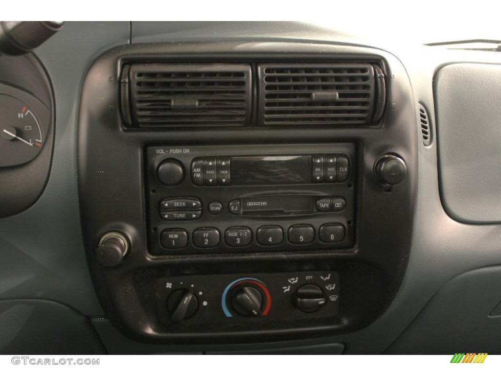 1997 Ranger XLT Regular Cab - Medium Willow Green Metallic / Willow Green photo #11