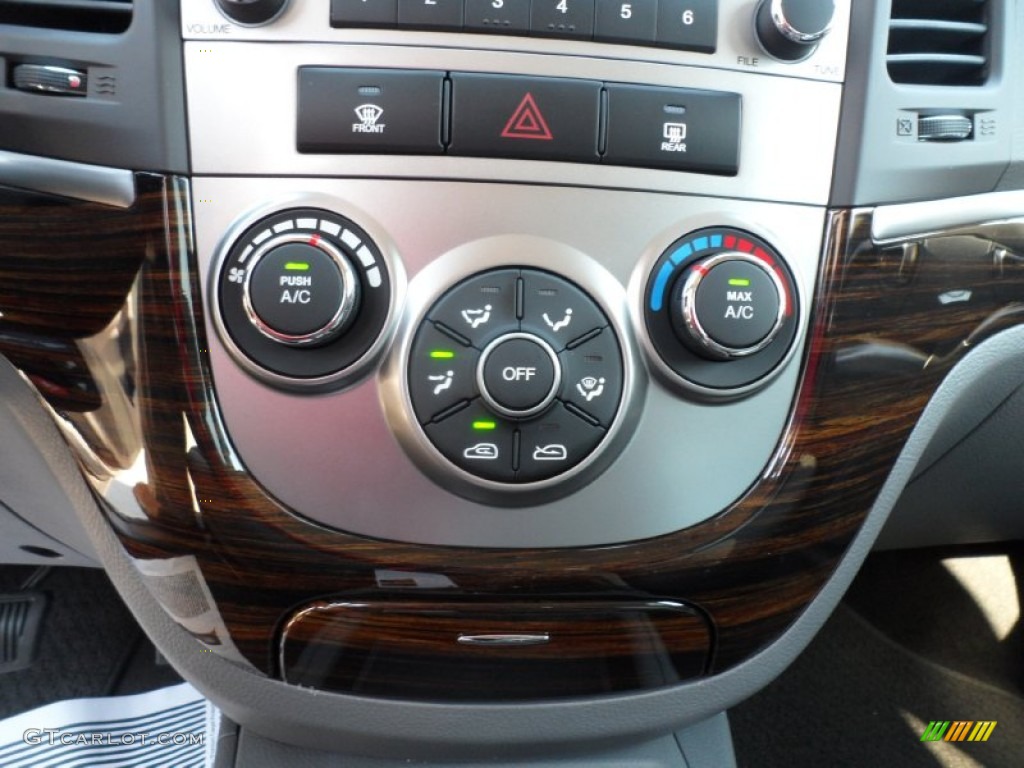 2012 Hyundai Santa Fe GLS Controls Photo #55954102
