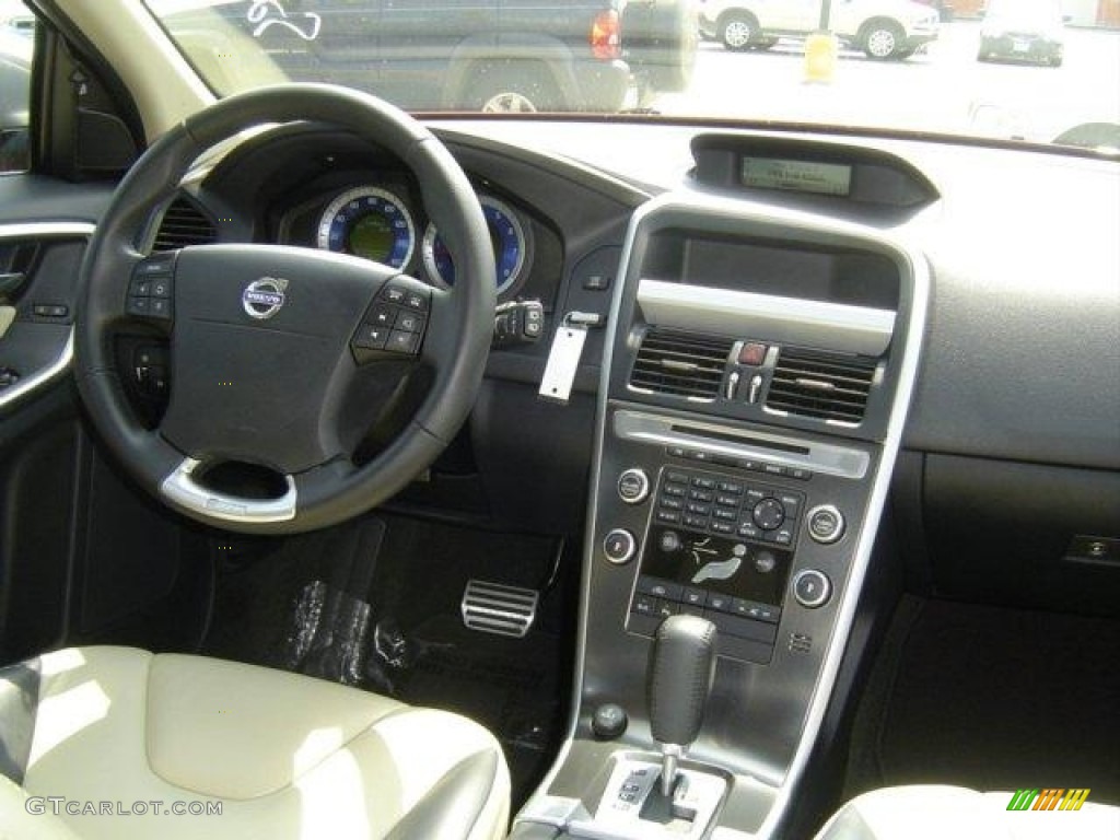 2010 Volvo XC60 T6 AWD R-Design Dashboard Photos