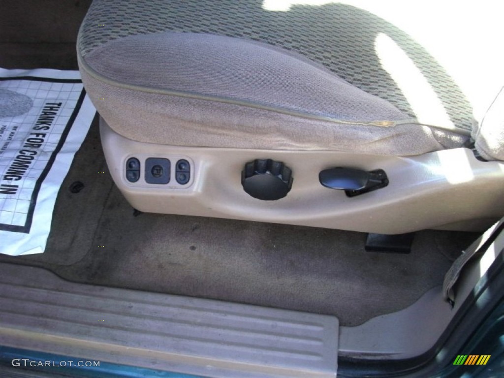 1997 Expedition XLT - Vermont Green Metallic / Medium Prairie Tan photo #18