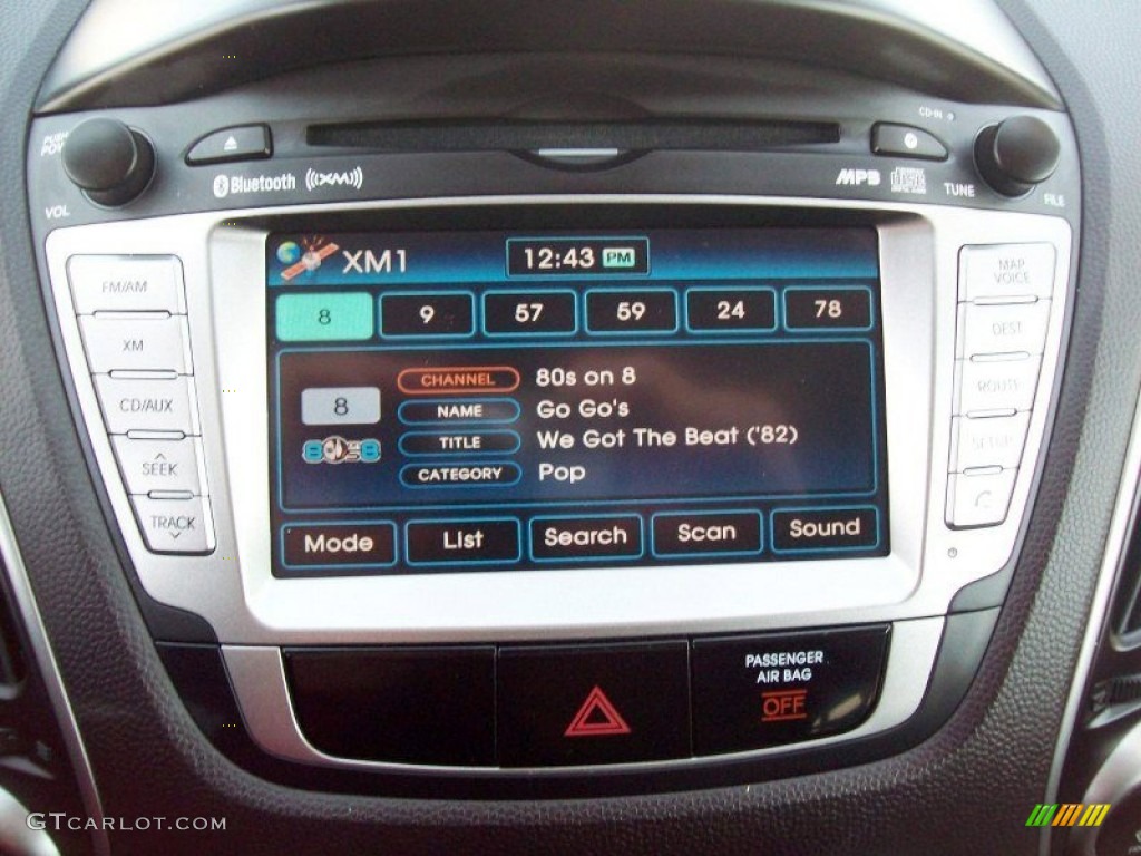 2010 Hyundai Tucson GLS Audio System Photos