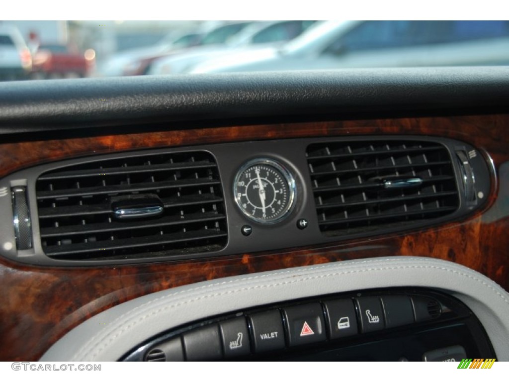 2004 Jaguar XJ XJR Controls Photo #55969299