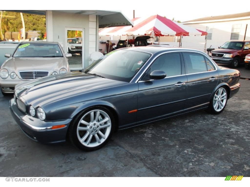 2004 XJ XJR - Dark Blue Grey Pearl Metallic / Dove photo #42