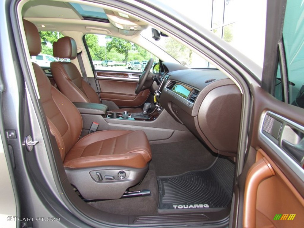 Saddle Brown Interior 2011 Volkswagen Touareg VR6 FSI Executive 4XMotion Photo #55970865
