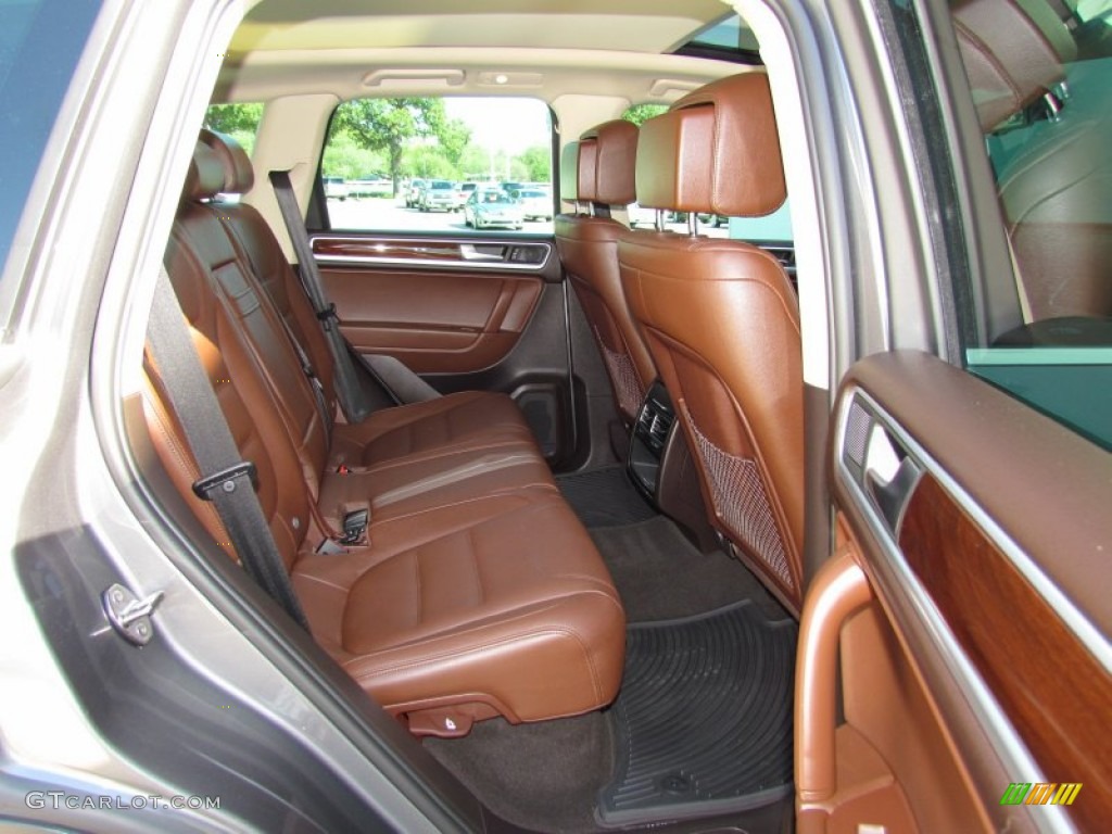Saddle Brown Interior 2011 Volkswagen Touareg VR6 FSI Executive 4XMotion Photo #55970874
