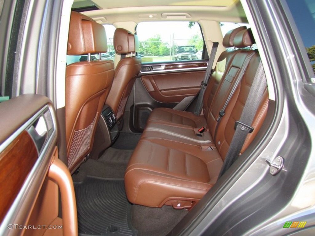 2011 Volkswagen Touareg VR6 FSI Executive 4XMotion Interior Color Photos