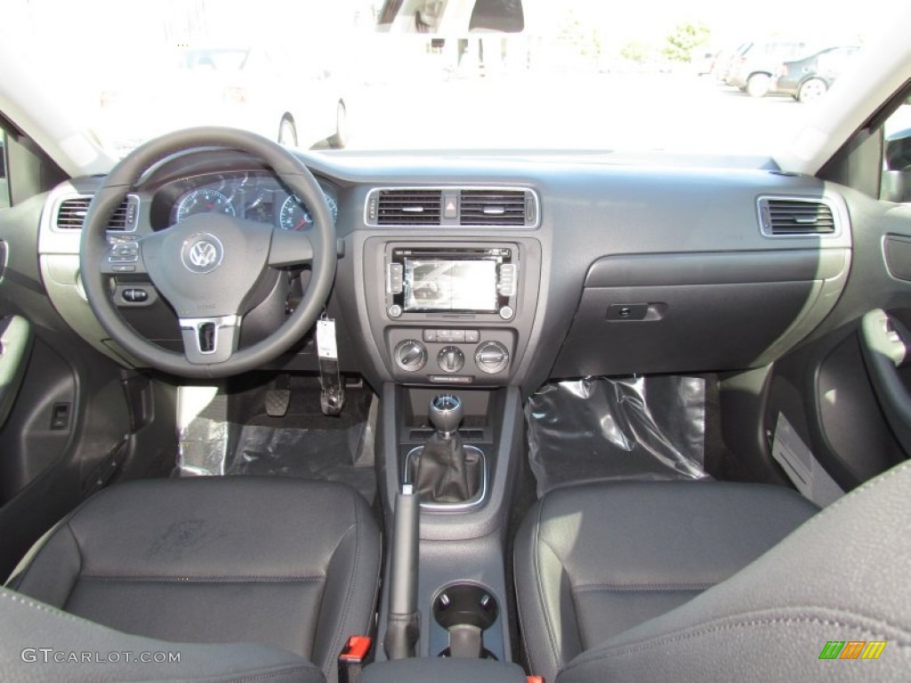 2012 Volkswagen Jetta SE Sedan Titan Black Dashboard Photo #55971348