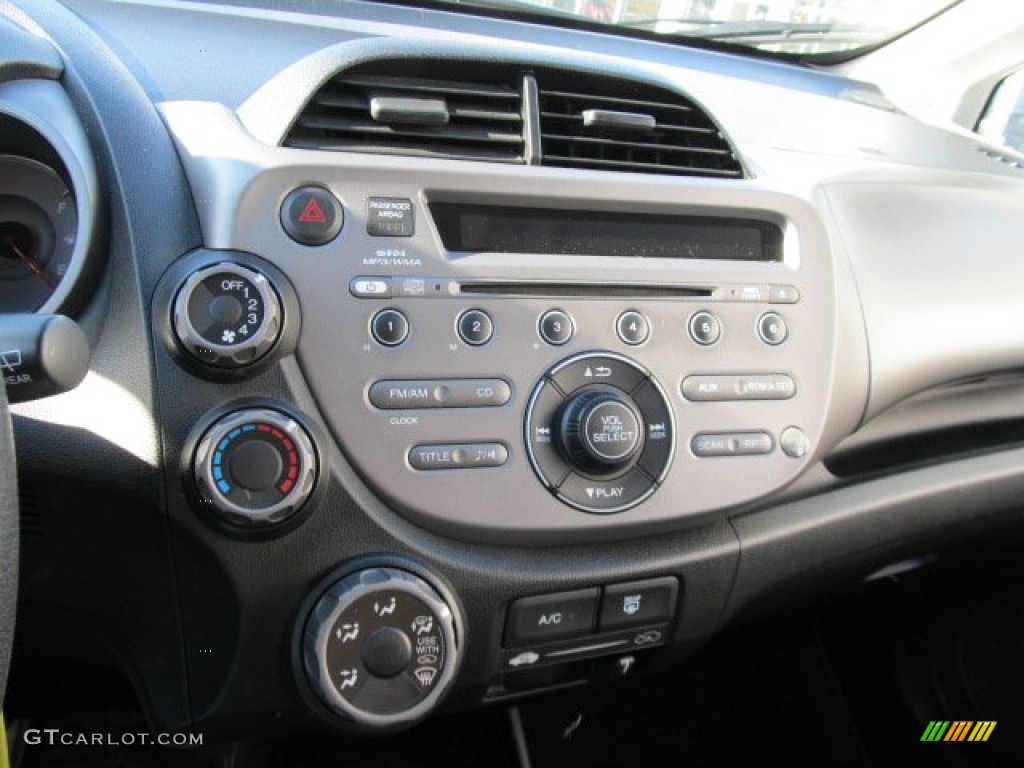 2010 Honda Fit Standard Fit Model Controls Photo #55972323