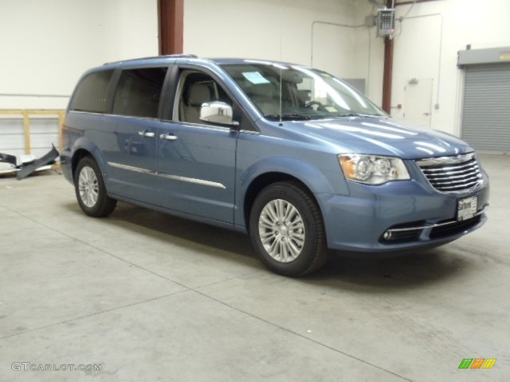 2012 Town & Country Limited - Sapphire Crystal Metallic / Black/Light Graystone photo #7