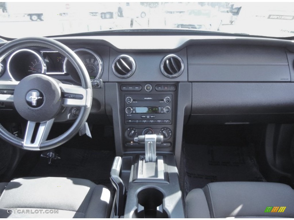 2008 Ford Mustang GT Deluxe Coupe Dark Charcoal Dashboard Photo #55973100