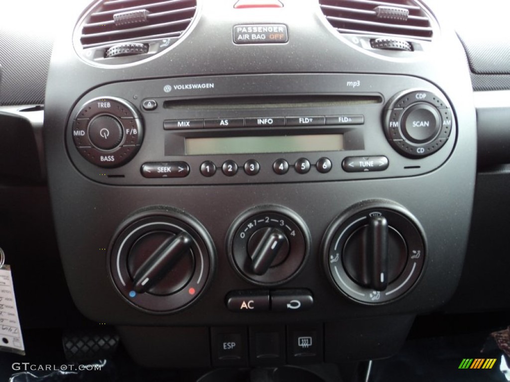 2008 Volkswagen New Beetle S Convertible Controls Photos