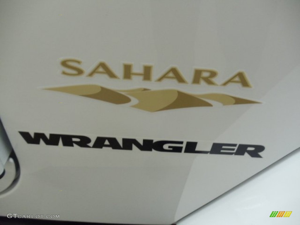 2012 Wrangler Sahara 4x4 - Bright White / Black photo #24