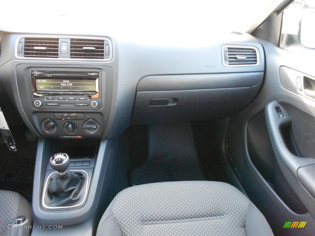 2012 Jetta S Sedan - Reflex Silver Metallic / Titan Black photo #15