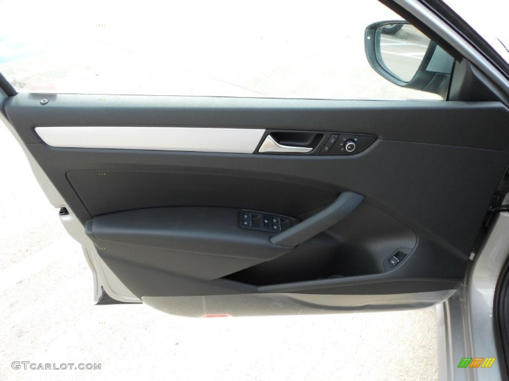 2012 Volkswagen Passat 2.5L SE Titan Black Door Panel Photo #55980646