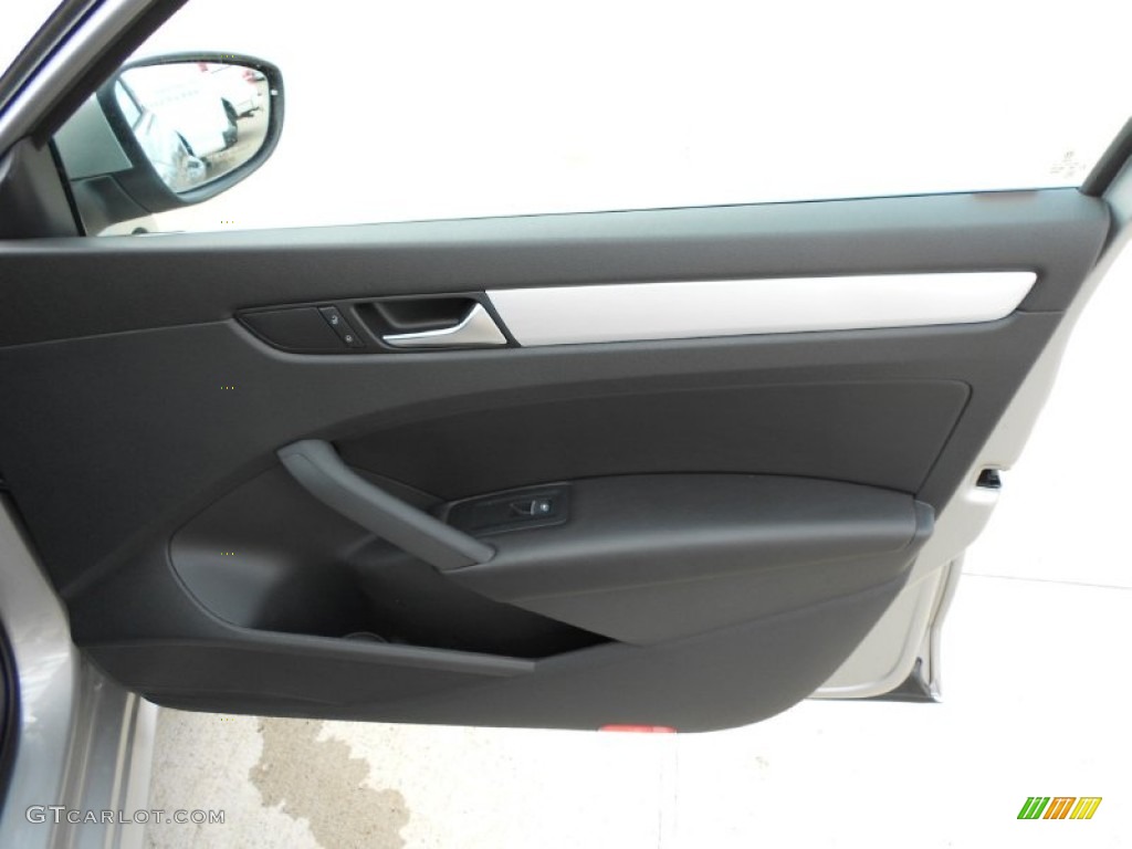 2012 Volkswagen Passat 2.5L SE Titan Black Door Panel Photo #55980664