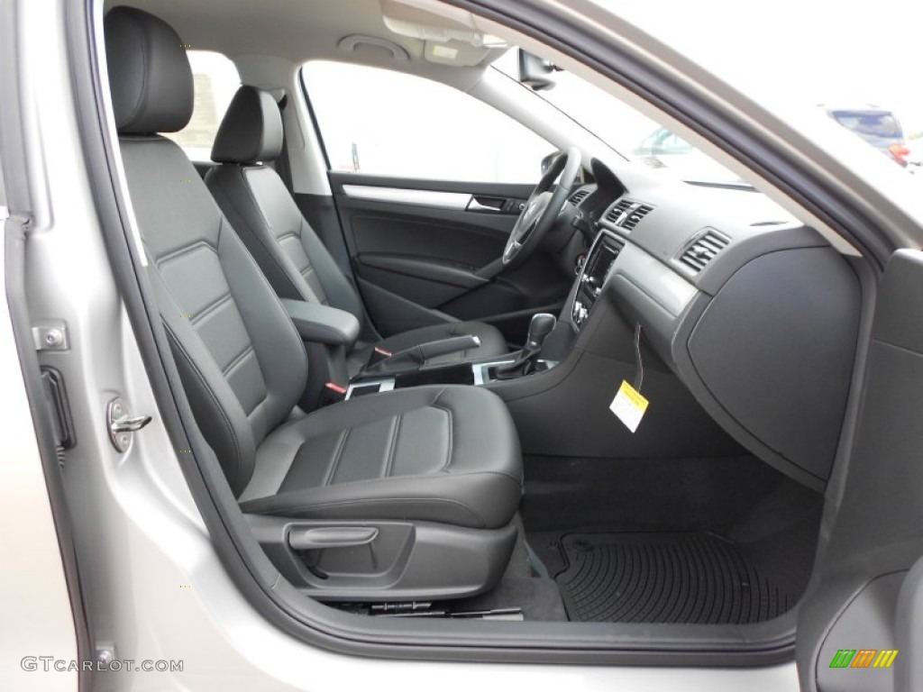 Titan Black Interior 2012 Volkswagen Passat 2.5L SE Photo #55980673