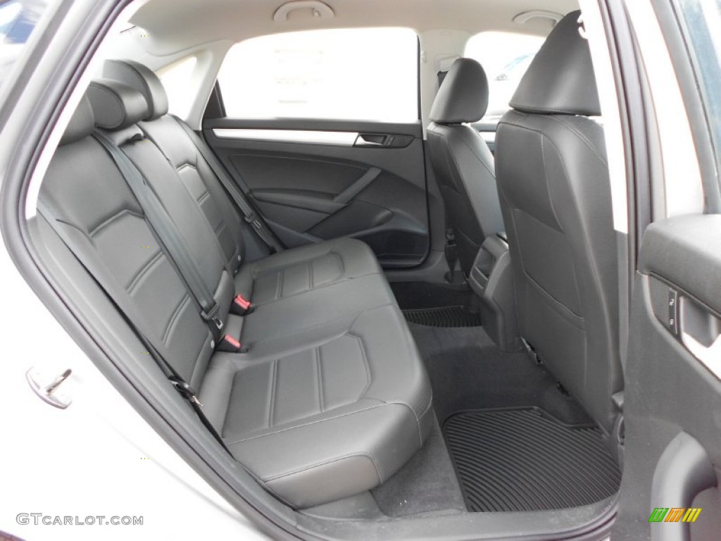 Titan Black Interior 2012 Volkswagen Passat 2.5L SE Photo #55980682