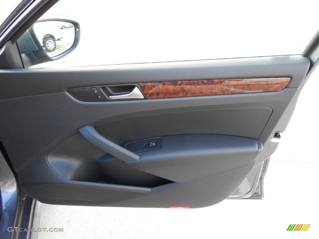 2012 Volkswagen Passat V6 SEL Titan Black Door Panel Photo #55980865