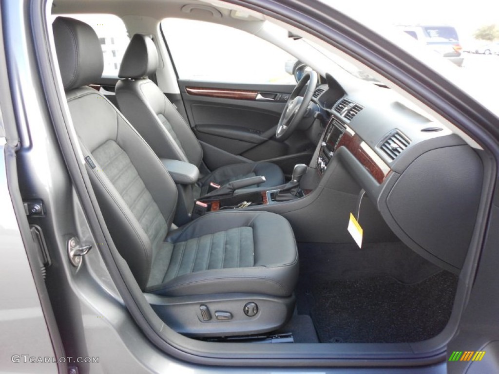 Titan Black Interior 2012 Volkswagen Passat V6 SEL Photo #55980874