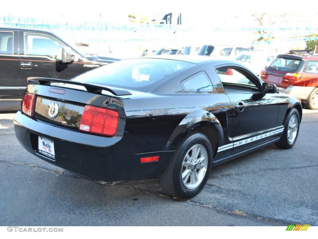 2006 Mustang V6 Premium Coupe - Black / Dark Charcoal photo #6