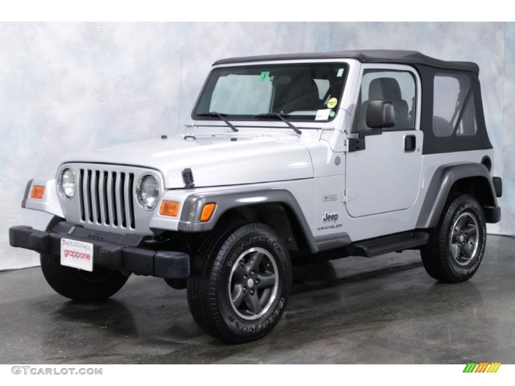 2004 Wrangler X 4x4 - Bright Silver Metallic / Dark Slate Gray photo #1